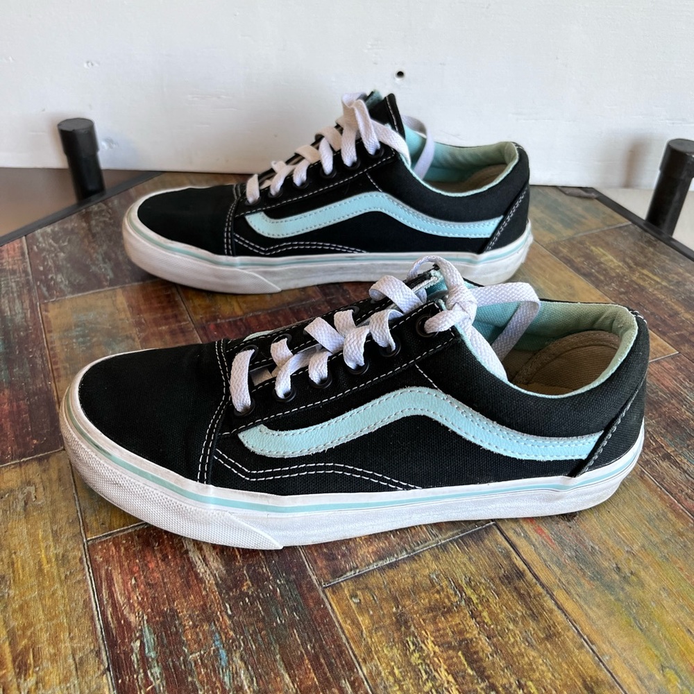 Vans low top skate shoes mens 5 women’s 6.5, black with light blue stripe - Picture 3 of 8